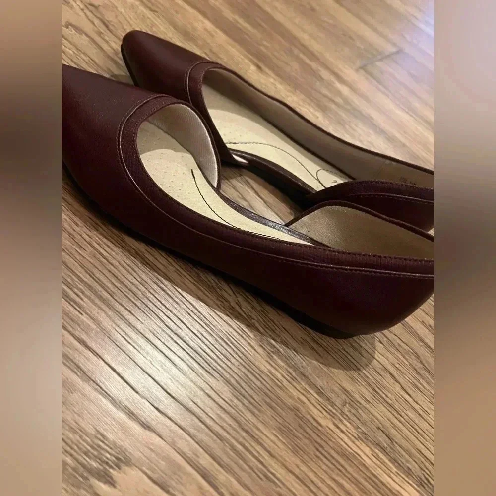 Life Stride Soft System Size 5.5 Ballet Flats Burgundy Cut Out Sides Pointed Toe